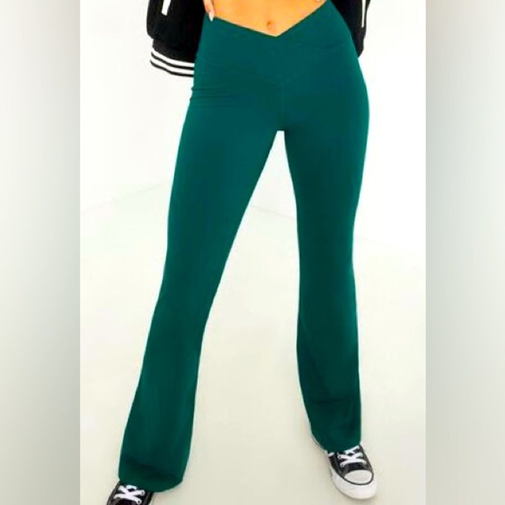 💎 2/$50  NWT GARAGE v-waist flare leggings (dark green)